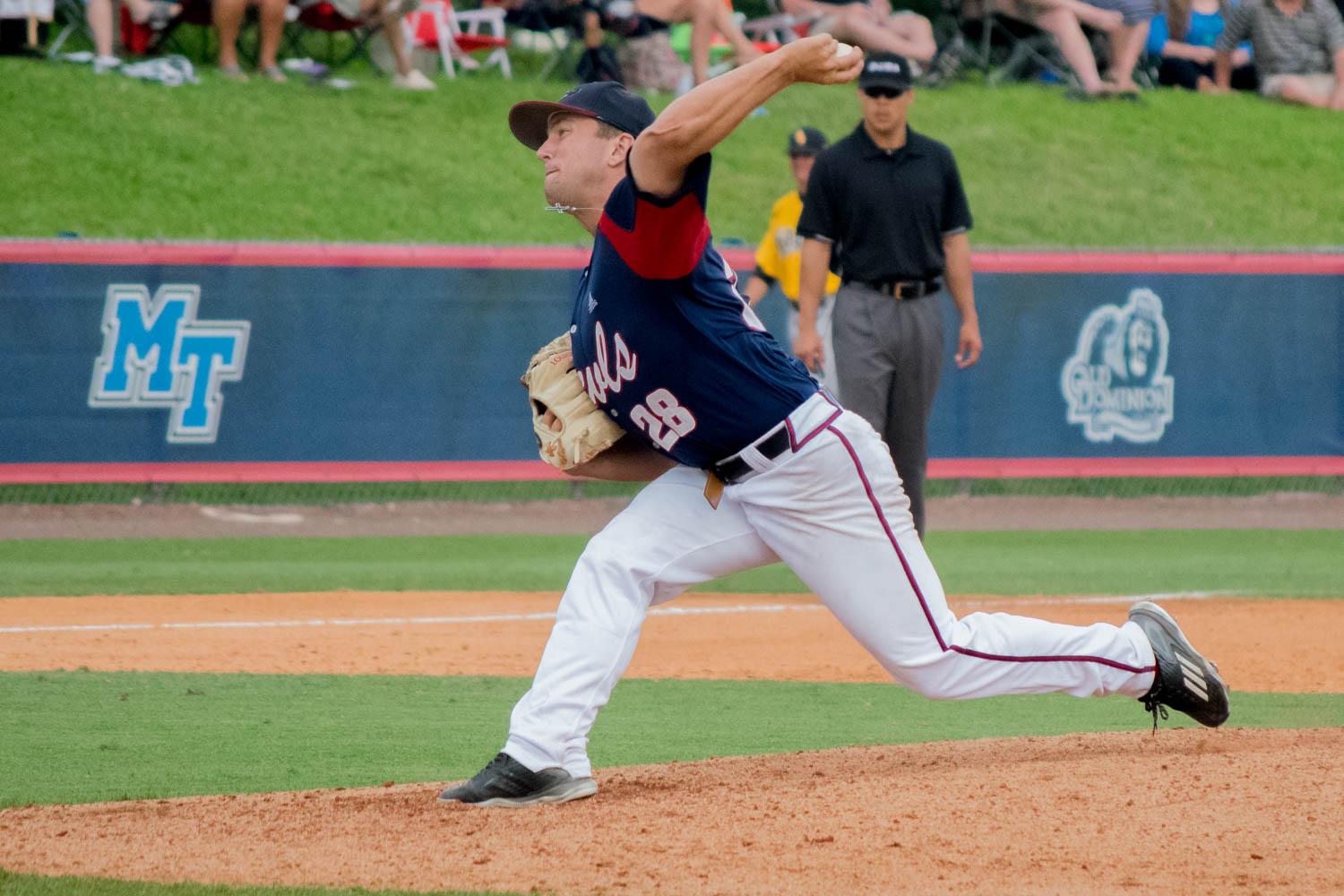 Baseball: Owls sweep Roadrunners – UNIVERSITY PRESS