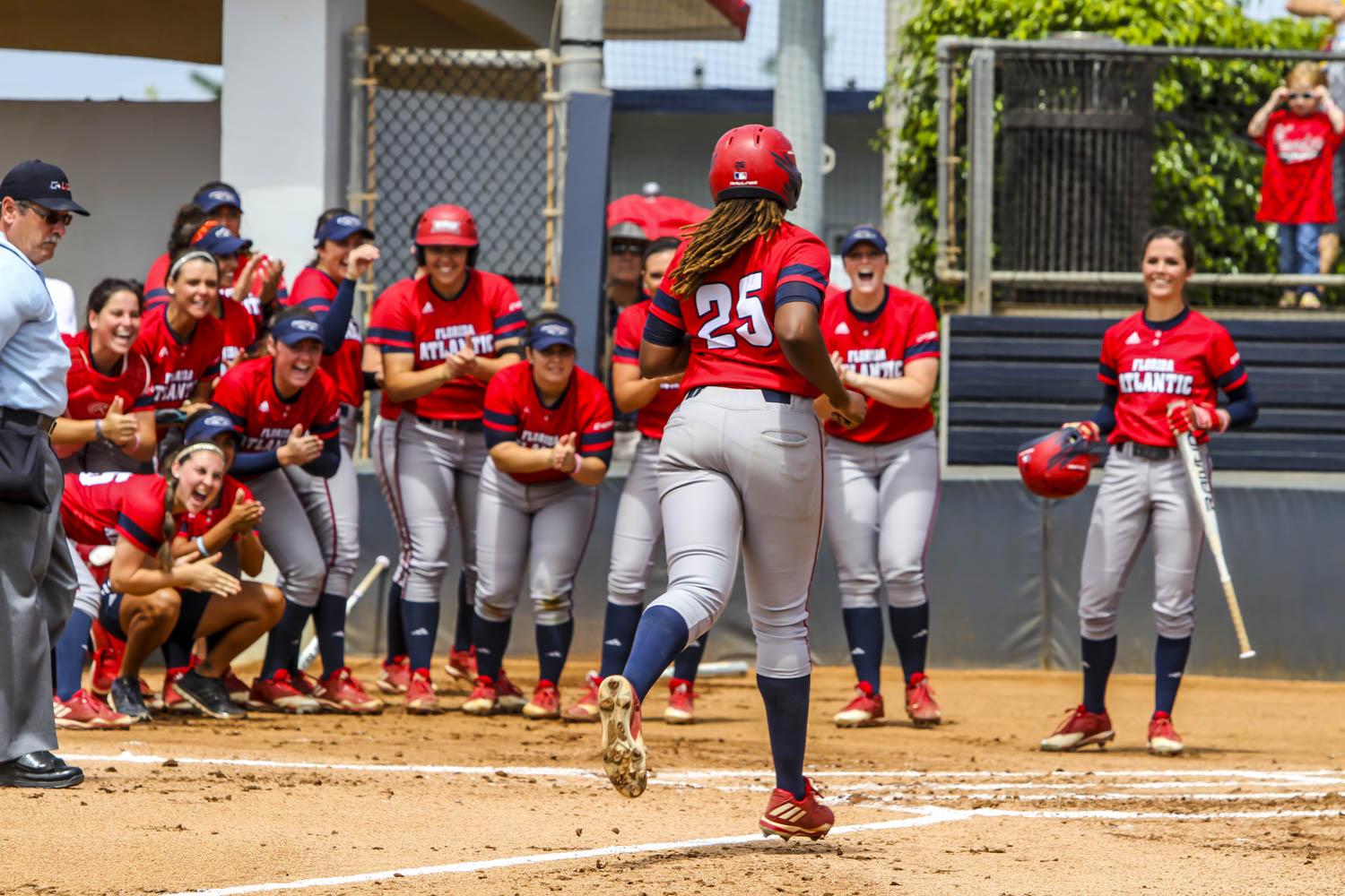 Softball: FAU wins 2-of-3 behind solid weekend from Emily Lochten ...