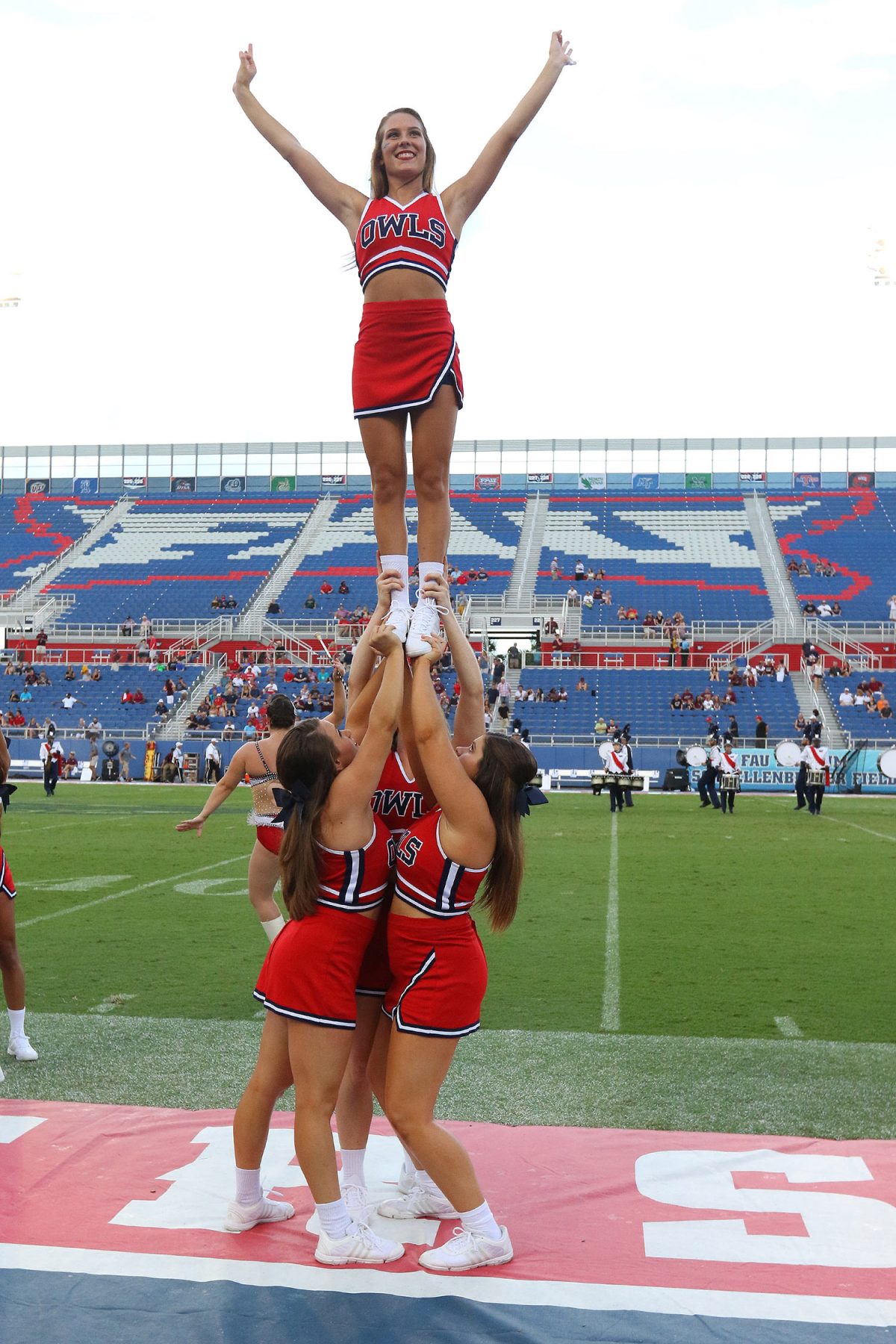 The everyday life of a cheerleader UNIVERSITY PRESS