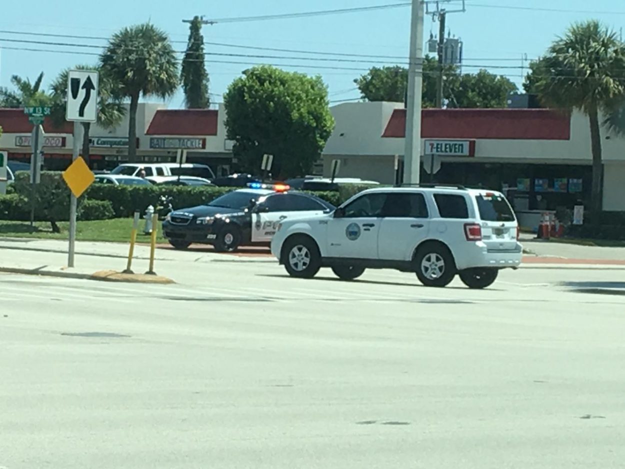 FAU police warn students to avoid 20th Street campus entrance ...