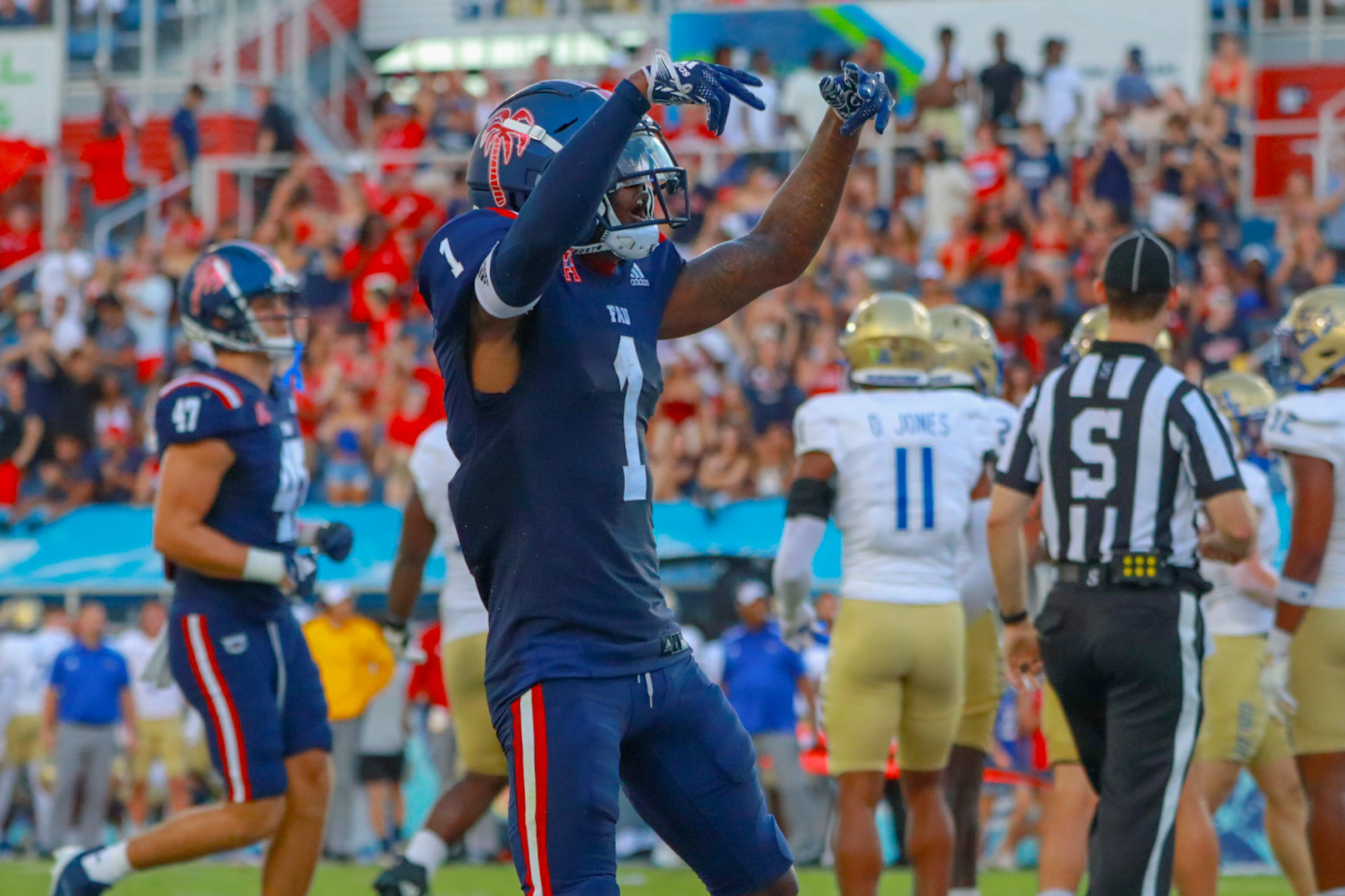 fau-football-lajohntay-wester-named-to-biletnikoff-watchlist