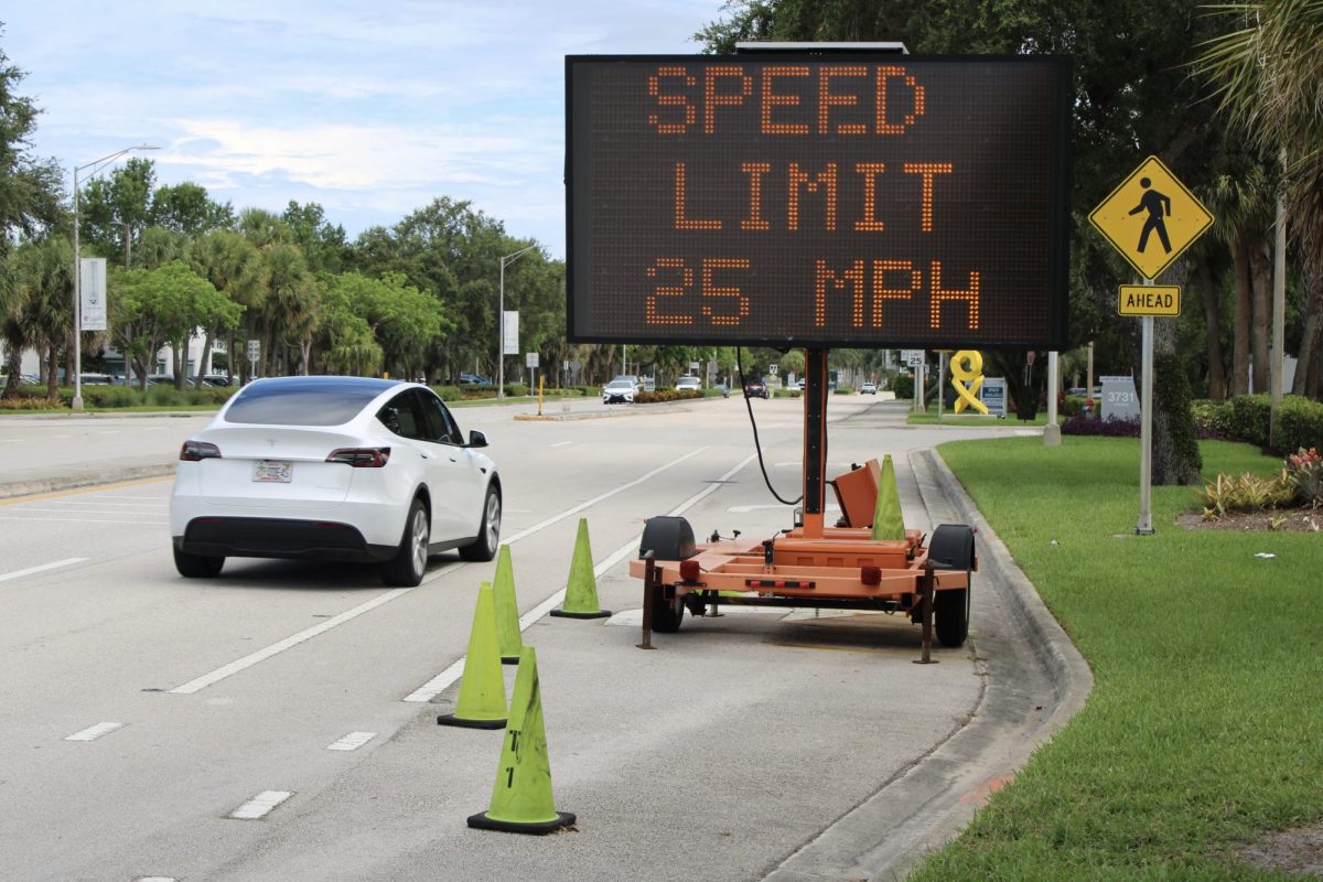 Speed limit sign of 25 mph on the FAU Blvd roadway.