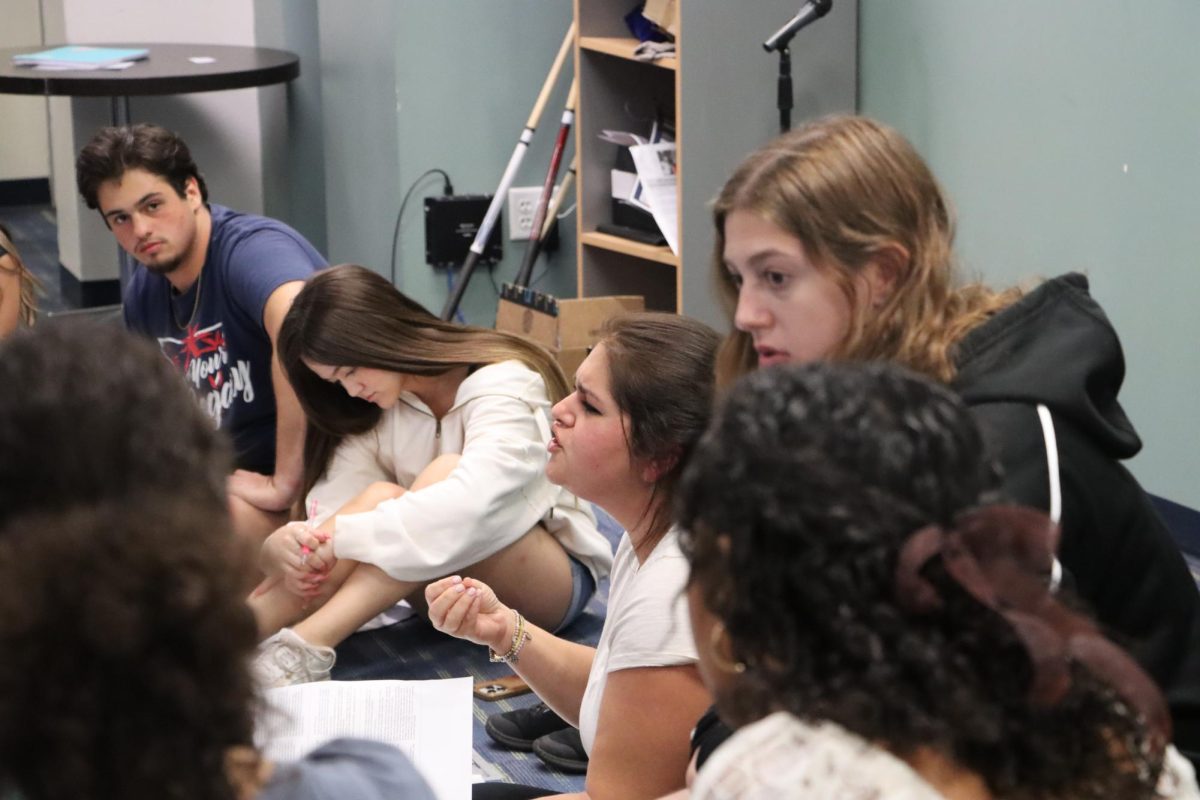 Students listen as Lauren Oback, the assistant director of Hillel, talks about the Fourth Amendment at the "Hannah's Night Owl Nosh" event. 