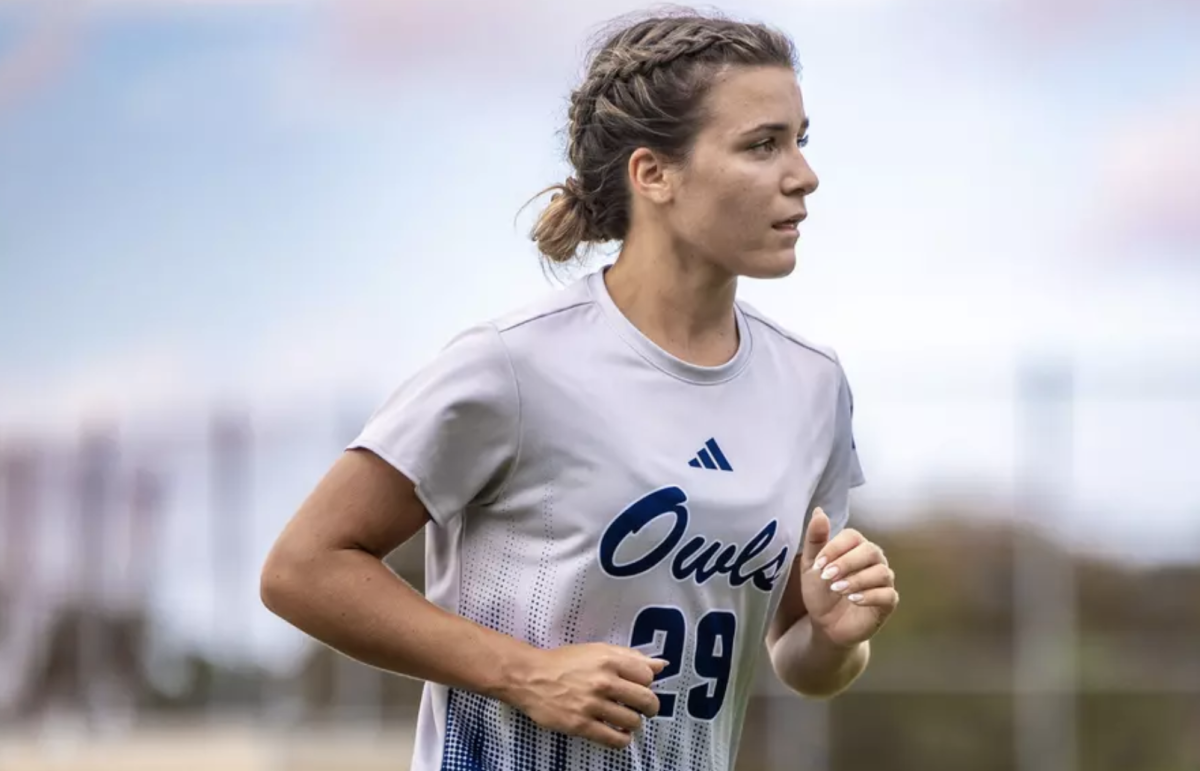 Stella Rubidoux playing soccer for FAU's women's soccer team. 
